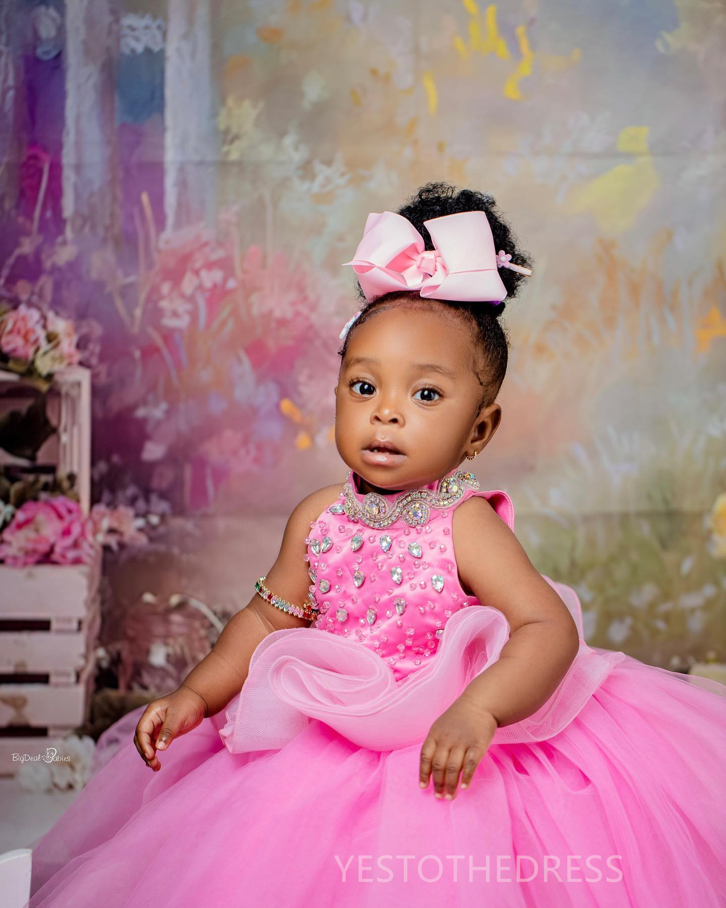 2024 Pink Little Girls Birthday Dress Flower Girl Dresses Communion Gowns Halter Beaded Rhinestones Crystals Tiered Tulle Floor Length Princess Marria