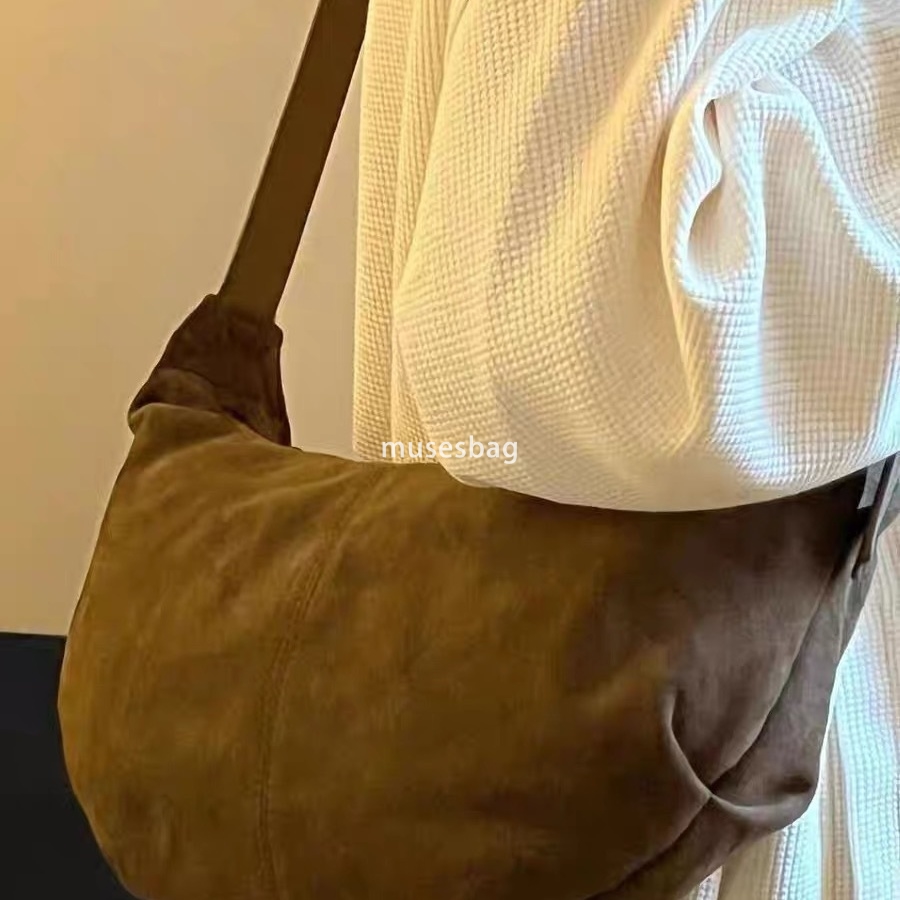 Large capacity retro dumpling bag for women's autumn and winter new contrasting frosted texture single shoulder bag pleated crossbody bag