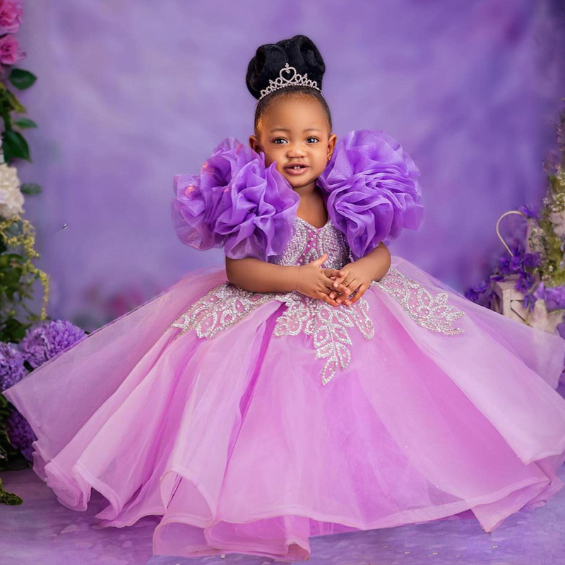 2024 Purple Little Girls Birthday Dress Flower Girl Dresses Communion Gowns Cap Pleated Sleeves Appliqued Beaded Lace Pearls Tiered Marriage Dress for