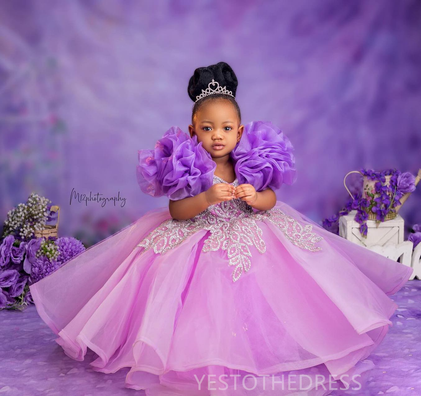 2024 Purple Little Girls Birthday Dress Flower Girl Dresses Communion Gowns Cap Pleated Sleeves Appliqued Beaded Lace Pearls Tiered Marriage Dress for