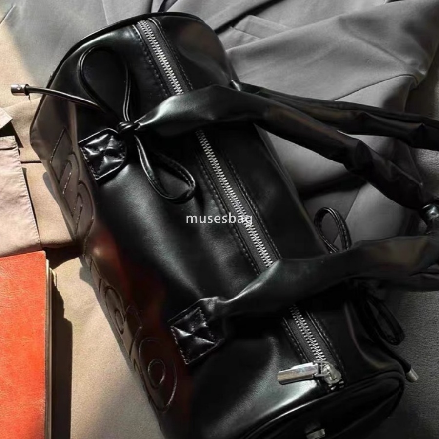 Large capacity niche design handbag for women's new spring/summer fashionable commuting underarm bag high-end texture versatile shoulder bag