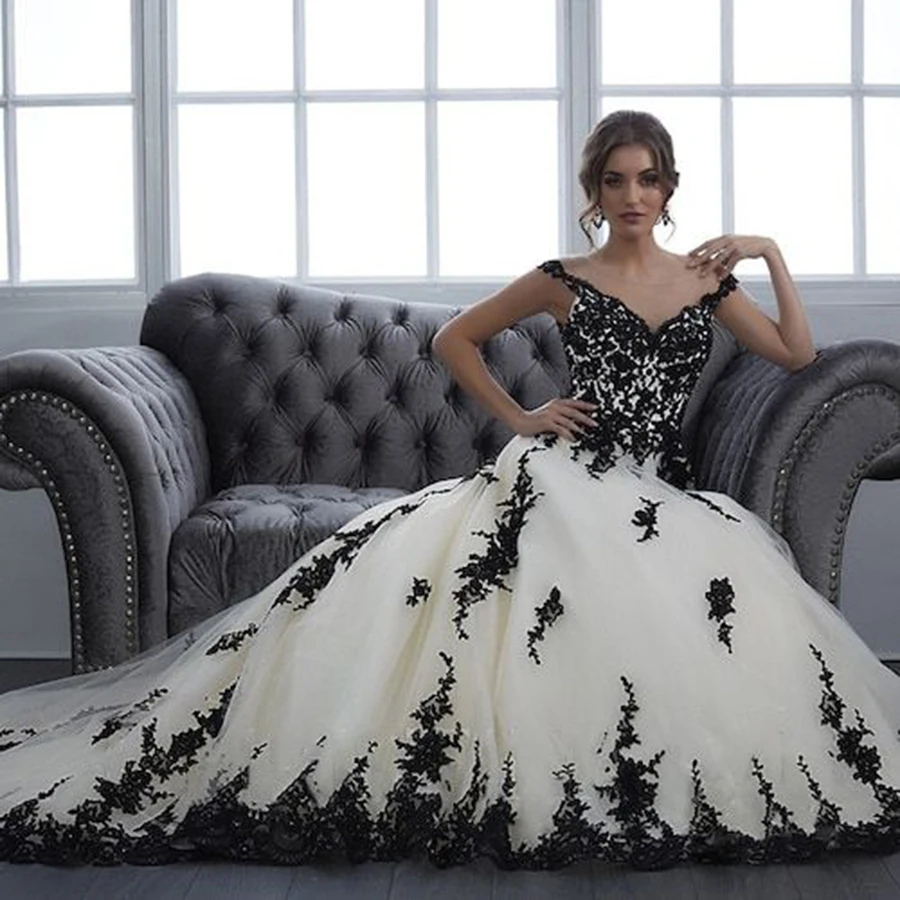 Black And White Gothic Wedding Dresses Illusion Back Lace Appliques Sheer Short Sleeves Vintage Long Tulle Wedding Gown For Women Bride Country Vestdi