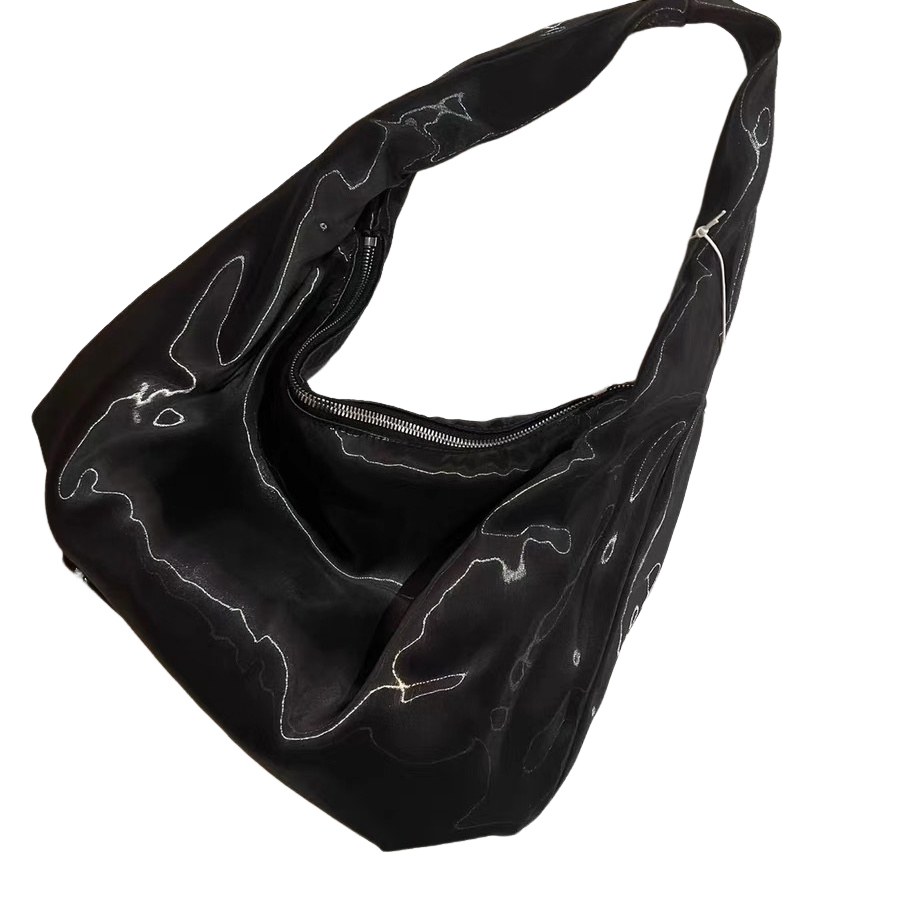 A niche design with a high-end paint finish nylon tote bag for women's new fashionable and versatile large capacity single shoulder carrying cros