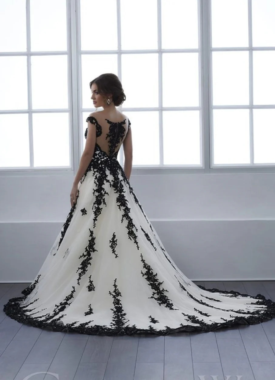 Black And White Gothic Wedding Dresses Illusion Back Lace Appliques Sheer Short Sleeves Vintage Long Tulle Wedding Gown For Women Bride Country Vestdi
