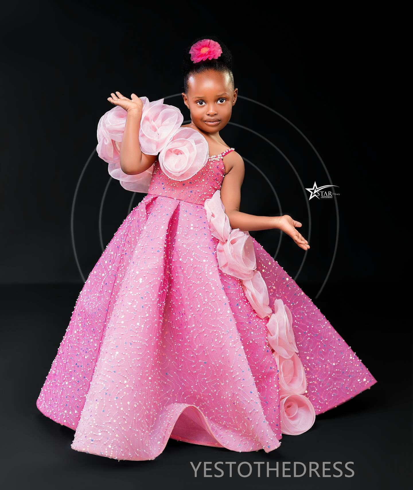 2024 Pink Little Girls Birthday Dress Flower Girl Dresses Communion Gowns Spaghetti Straps Sequined Lace Hand Made Flowers Pearl Tiered Marriage Dress