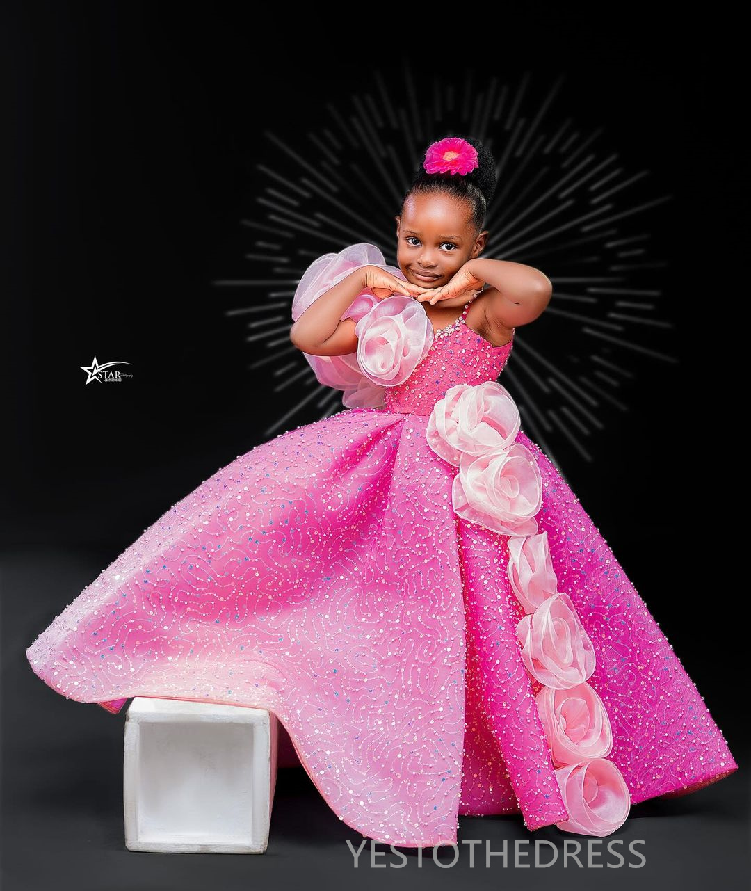 2024 Pink Little Girls Birthday Dress Flower Girl Dresses Communion Gowns Spaghetti Straps Sequined Lace Hand Made Flowers Pearl Tiered Marriage Dress