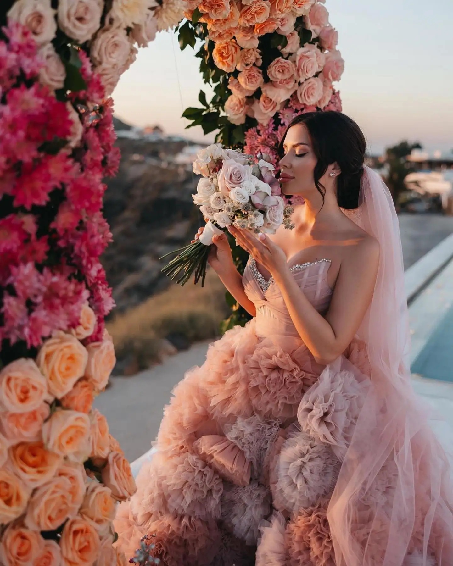 Charming Cloud Ball Bridal Gown Hand Ruffled Wers Wedding Party Dresses Bride Dress Vestidos De Novia 0218