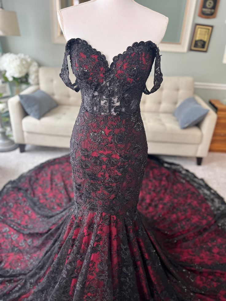 Black Lace Mermaid Gothic Wedding Dresses With Burgundy Cowl Back Chapel Train Straps Vintage Bridal Gowns 2024 Long Vestidos De Novia