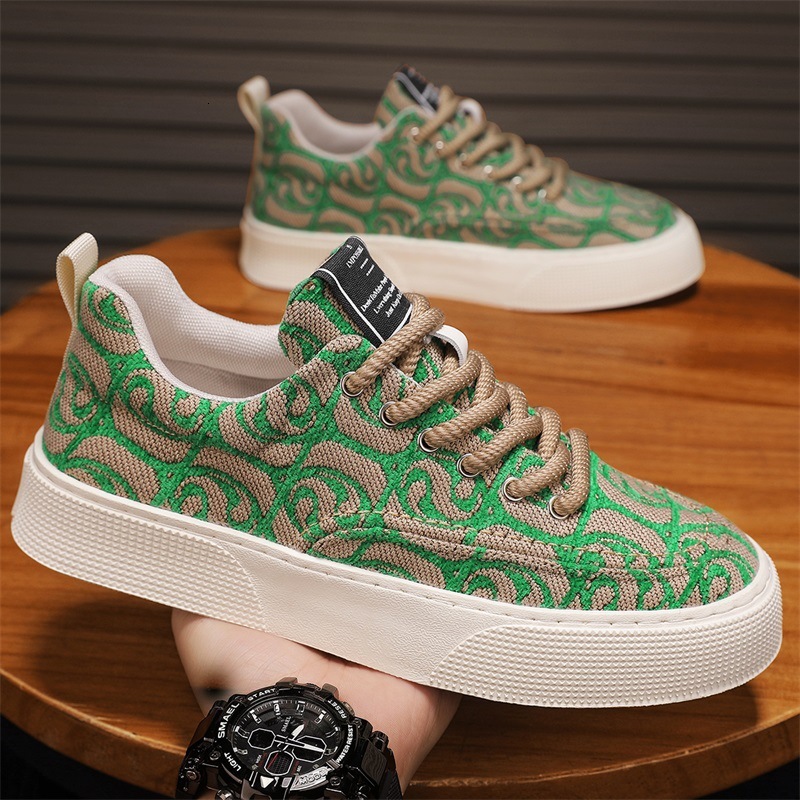 Men's Board New Printed Embroidered Fabric Surface Casual Low cut Soft Sole Trendy Sports Shoes for Men