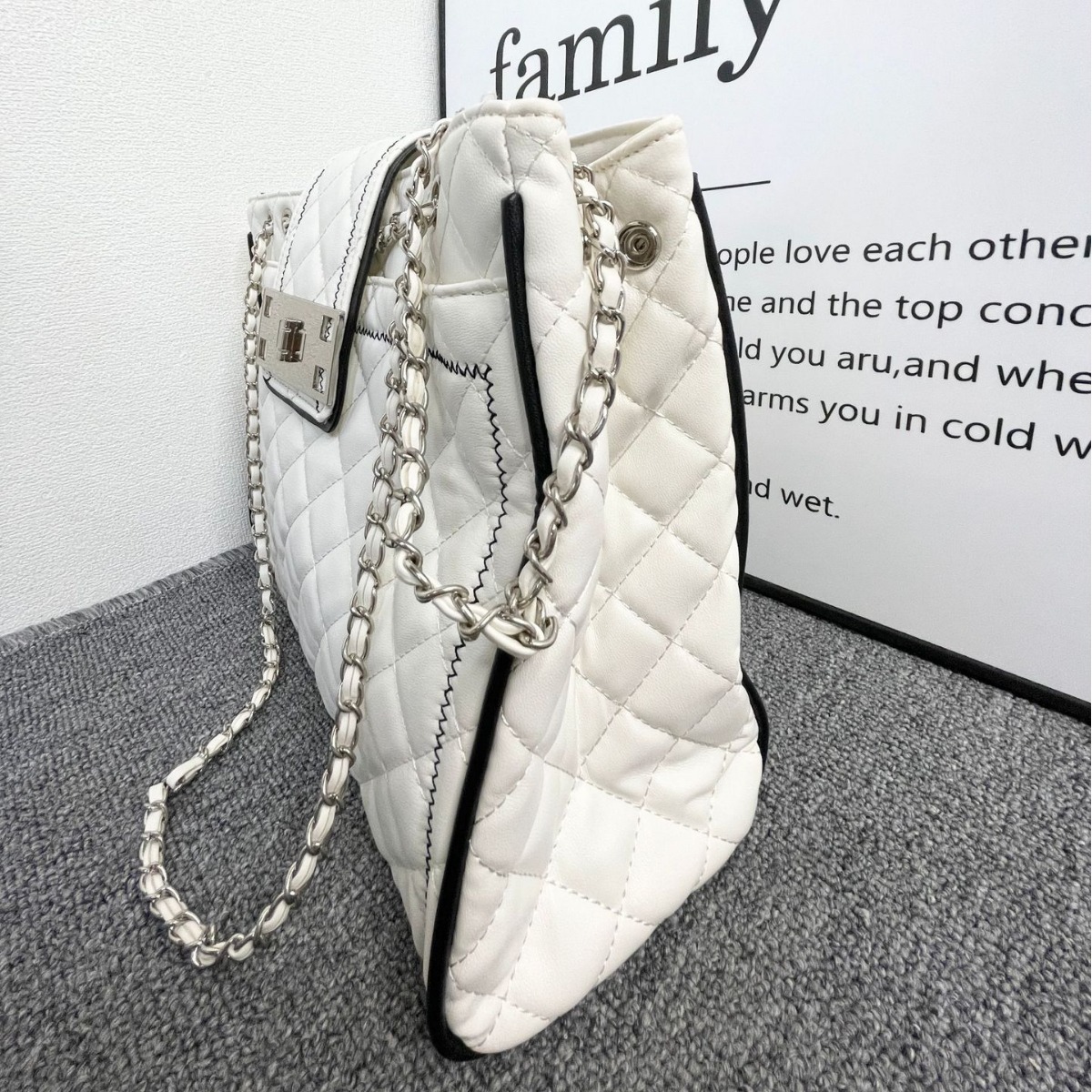 High quality niche design summer vintage classic Instagram large capacity embroidered diamond grid commuting fashion trendy chain tote bag