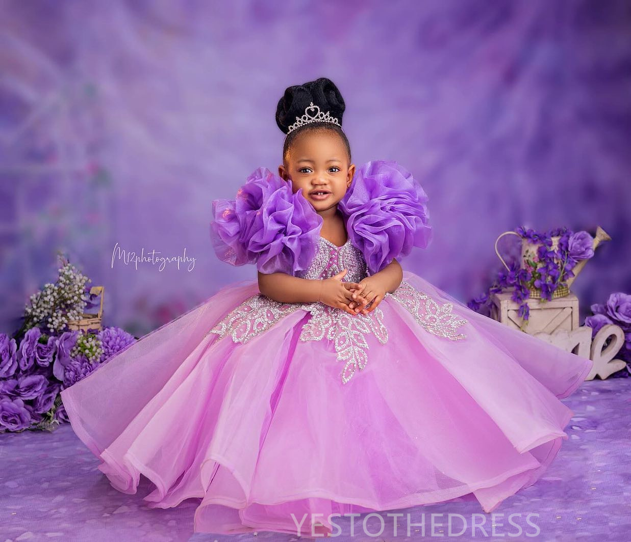2024 Purple Little Girls Birthday Dress Flower Girl Dresses Communion Gowns Cap Pleated Sleeves Appliqued Beaded Lace Pearls Tiered Marriage Dress for