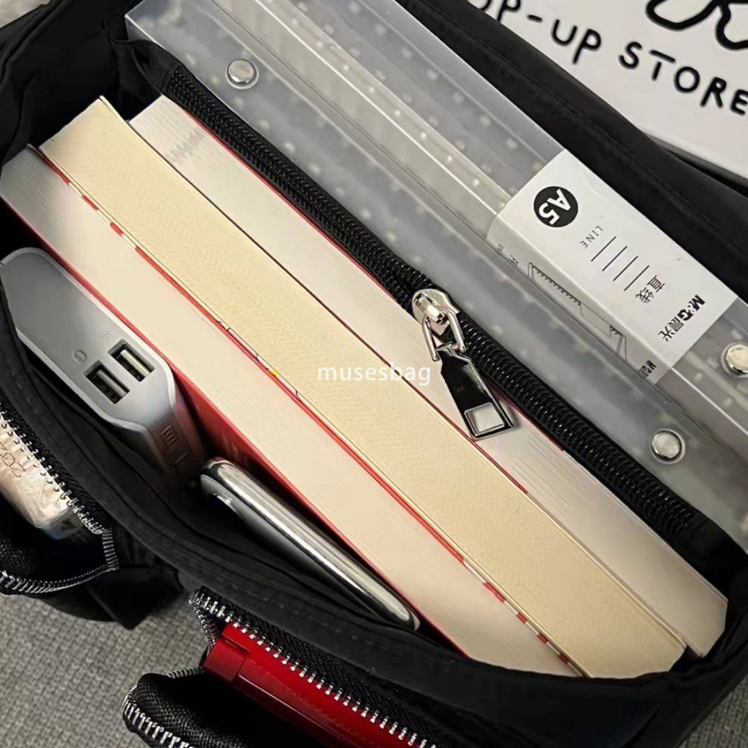 Niche Design Instagram Style Casual Versatile Men's and Women's Universal Handheld Motorcycle Mailman Bag Fashionable One Shoulder Workwear 