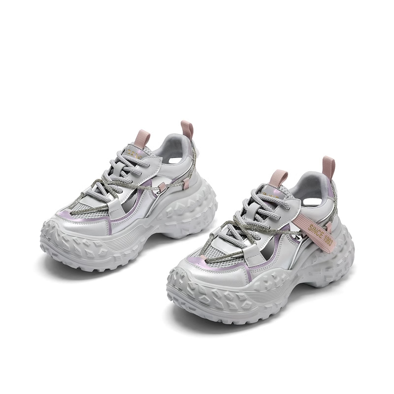 Star with the same European goods pops shoes female 2024 spring new casual sports thick bottom hollow hundred with height increase sandals 323