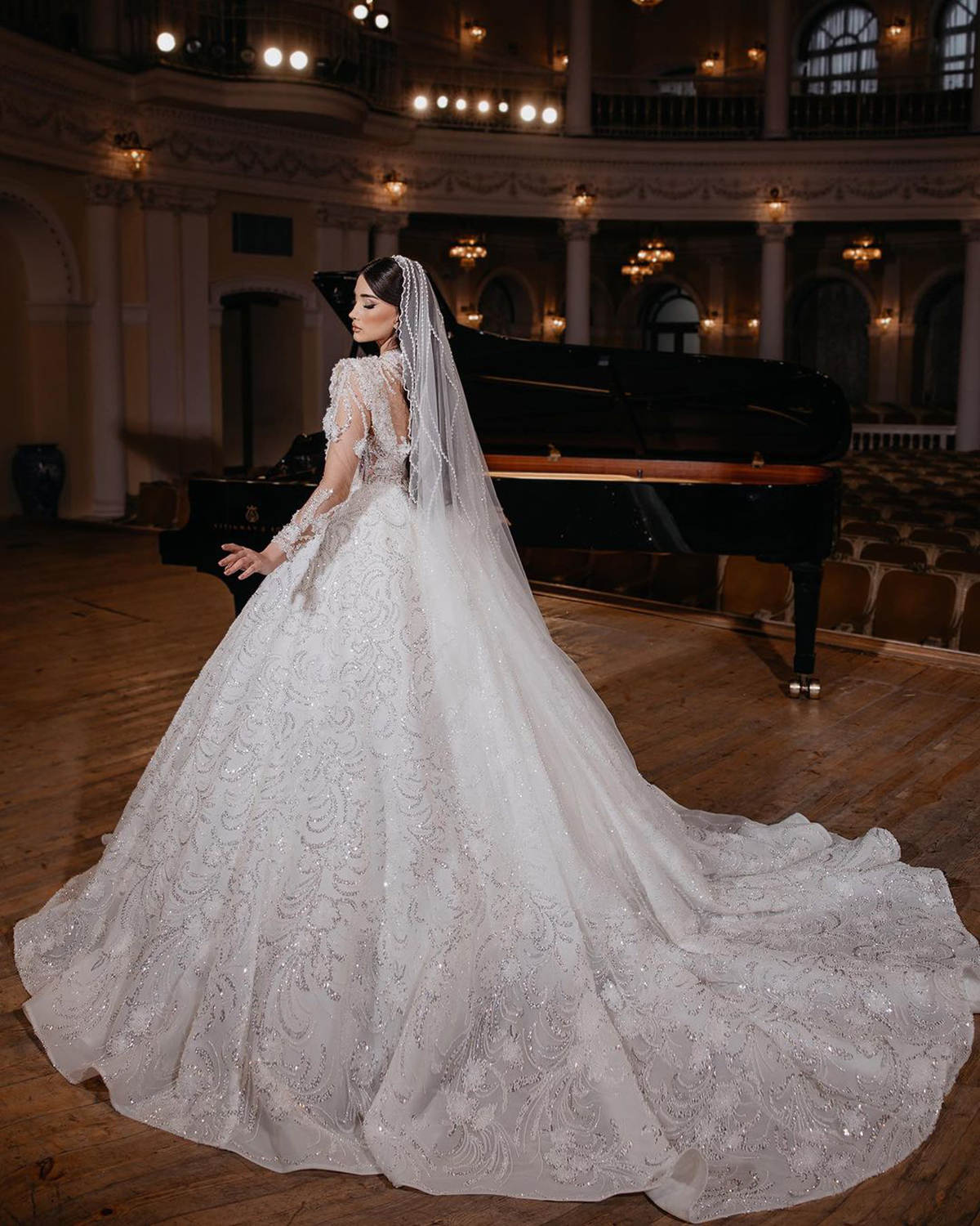 Elegant A Line Women Wedding Dress High Collar Long Sleeves Bridal Gown Sequins Appliques Sweep Train Dresses Custom Made
