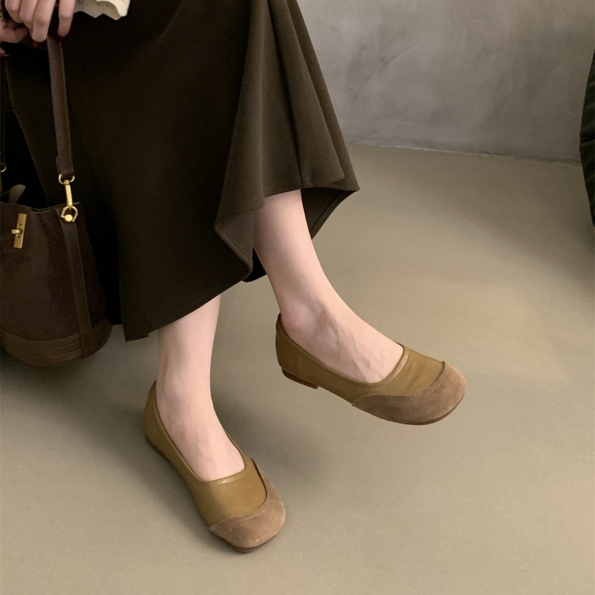 Soft and comfortable, Han Fan color-blocked 2024 spring new square head cowhide stitched shallow flat single shoes women sliver