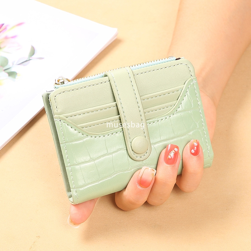 Designer Women's Fashionable and Fashionable Retro Multi functional Crocodile Pattern Wallet Short Simple and Elegant Multi Card Card Bag Change 