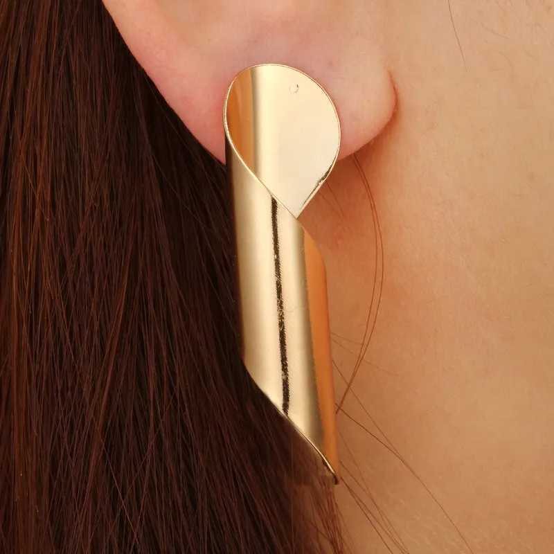 Ear Cuff Irregular Geometry Glossly Metal Drop Earrings for Women Vintage Fashion Jewelry Exaggerated Spiral Curved Statement Earrings