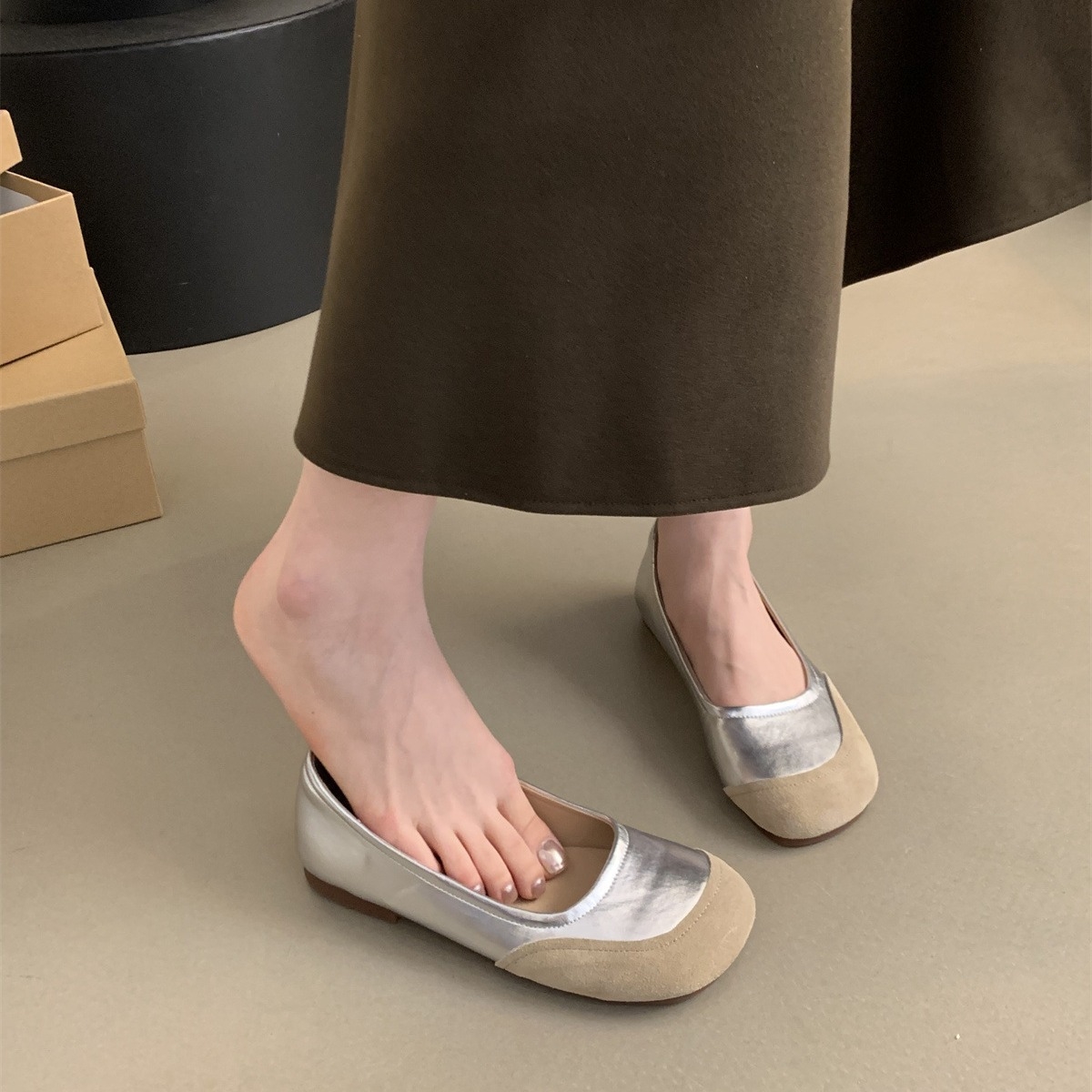 Soft and comfortable, Han Fan color-blocked 2024 spring new square head cowhide stitched shallow flat single shoes women sliver