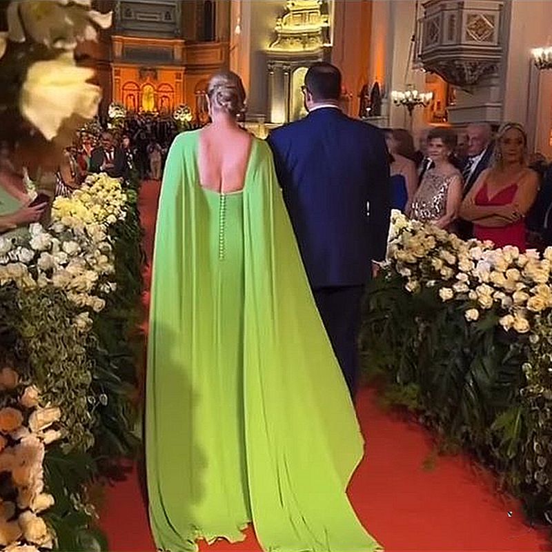Elegant Long Chiffon Mother Of The Bride Dresses With Cape Open Back Floor Length Simple Wedding Guest Gowns Women Green Evening Formal Wear