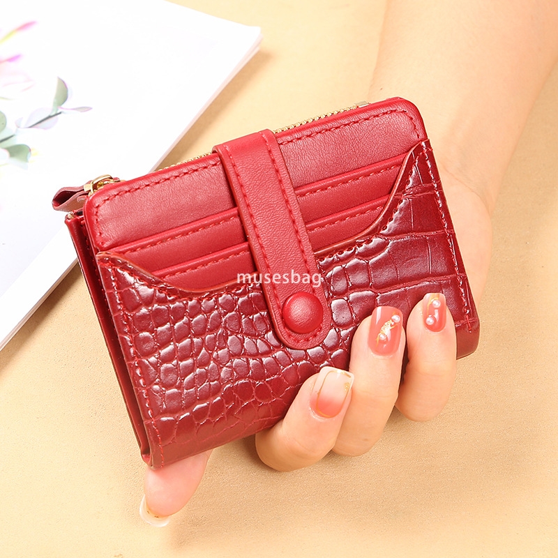 Designer Women's Fashionable and Fashionable Retro Multi functional Crocodile Pattern Wallet Short Simple and Elegant Multi Card Card Bag Change 