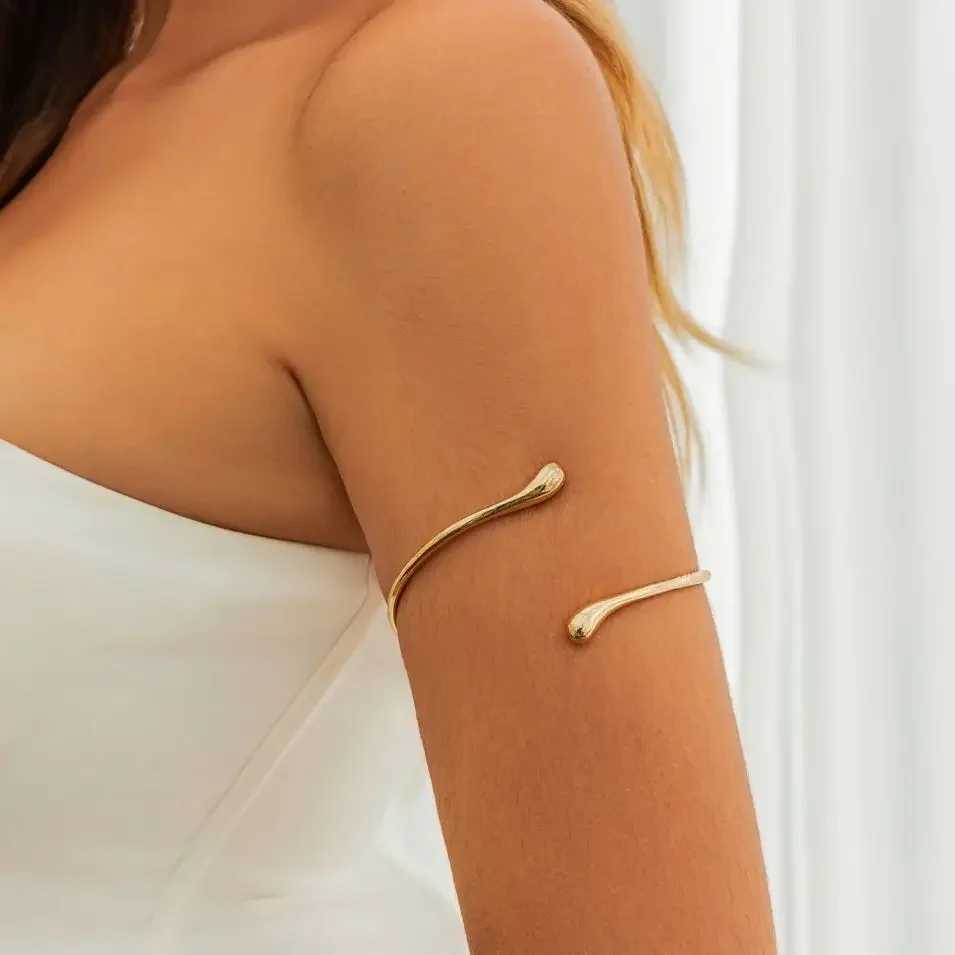 Bangle New Trendy Geometric Twisted Cuff Bracelet On The Upper Arm for Women Water Drop Shape Bangles Adjustable Jewelry Party Girls