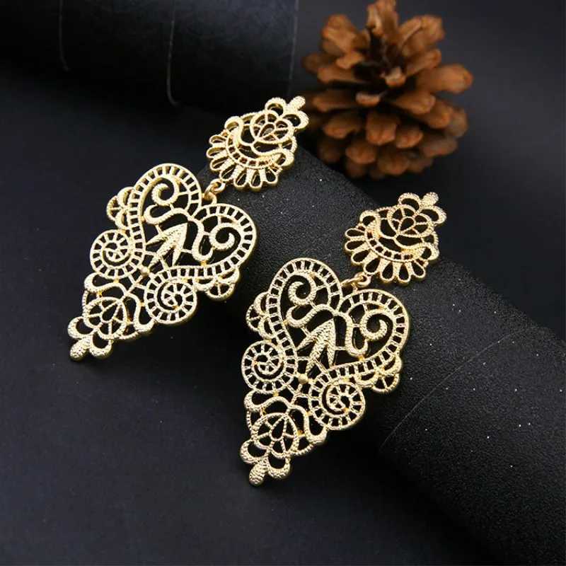Charm Vintage Bohemian Hollow Leaf Earrings Ethnic Carved Flower Drop Earrings for Women Wholesale Fashion Statement Jewelry Brinco