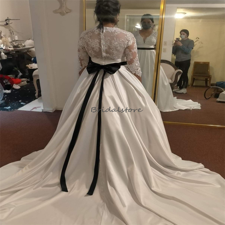 Fantasy Boho Gothic Wedding Dress With Black Bow Elegant A Line Satin Rustic Country Bridal Gowns Court Train Lace Sleeve Garden Celtic Bride Dress Ro