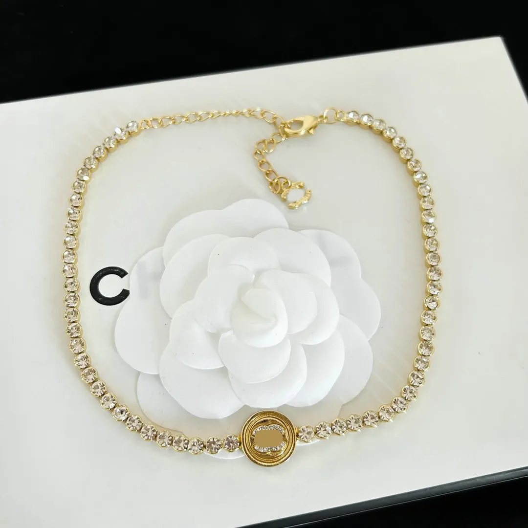 Pendant Necklaces Designer Necklace Choker Chain Luxury 18K Gold Plated Letter Pendant Necklaces Women Jewelry Accessories Couple Gift