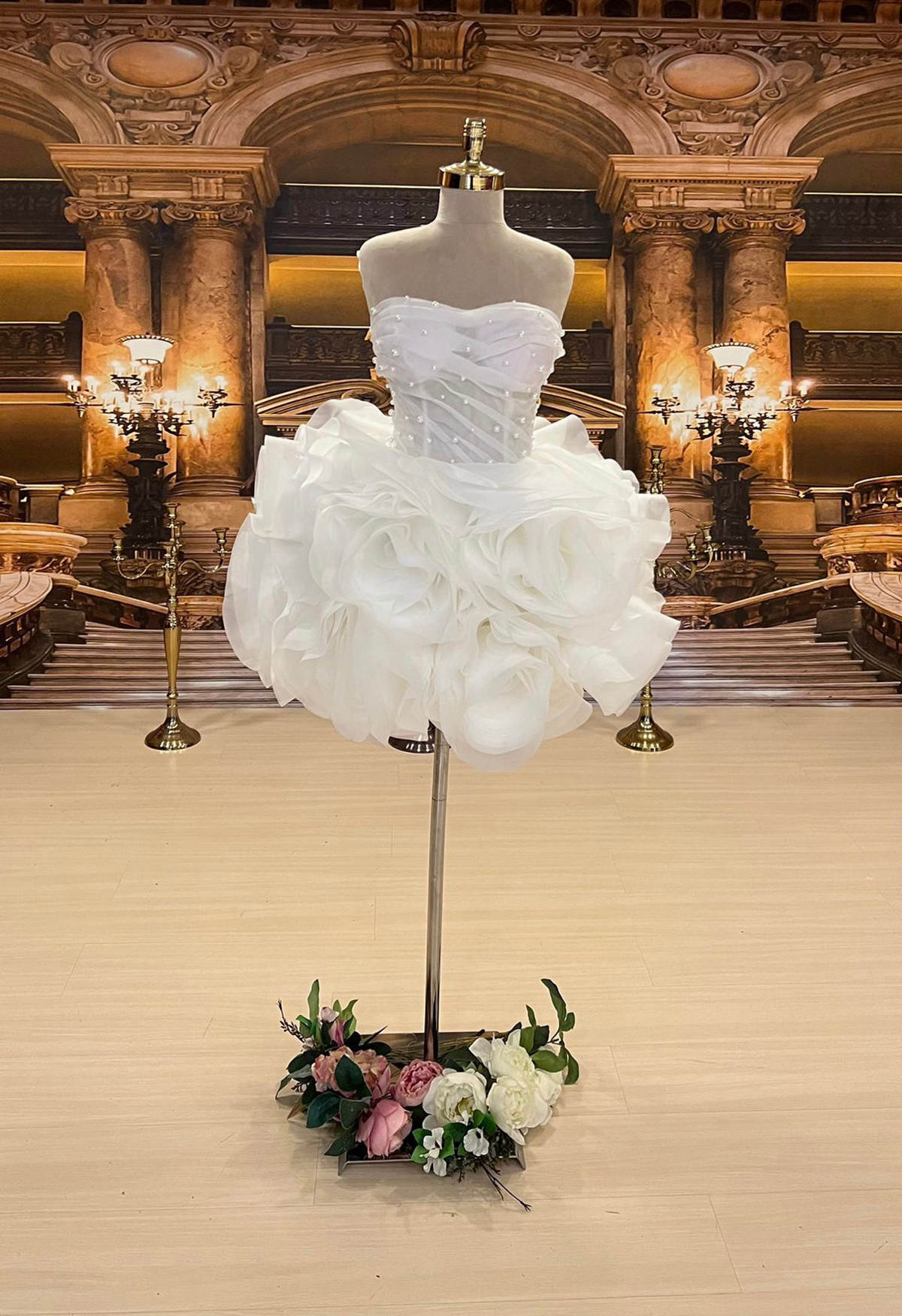 Elegant Mini Wedding Dresses Strapless Beading Tiered Train Bridal Gowns Bohemian Pearls Short Bride Dress