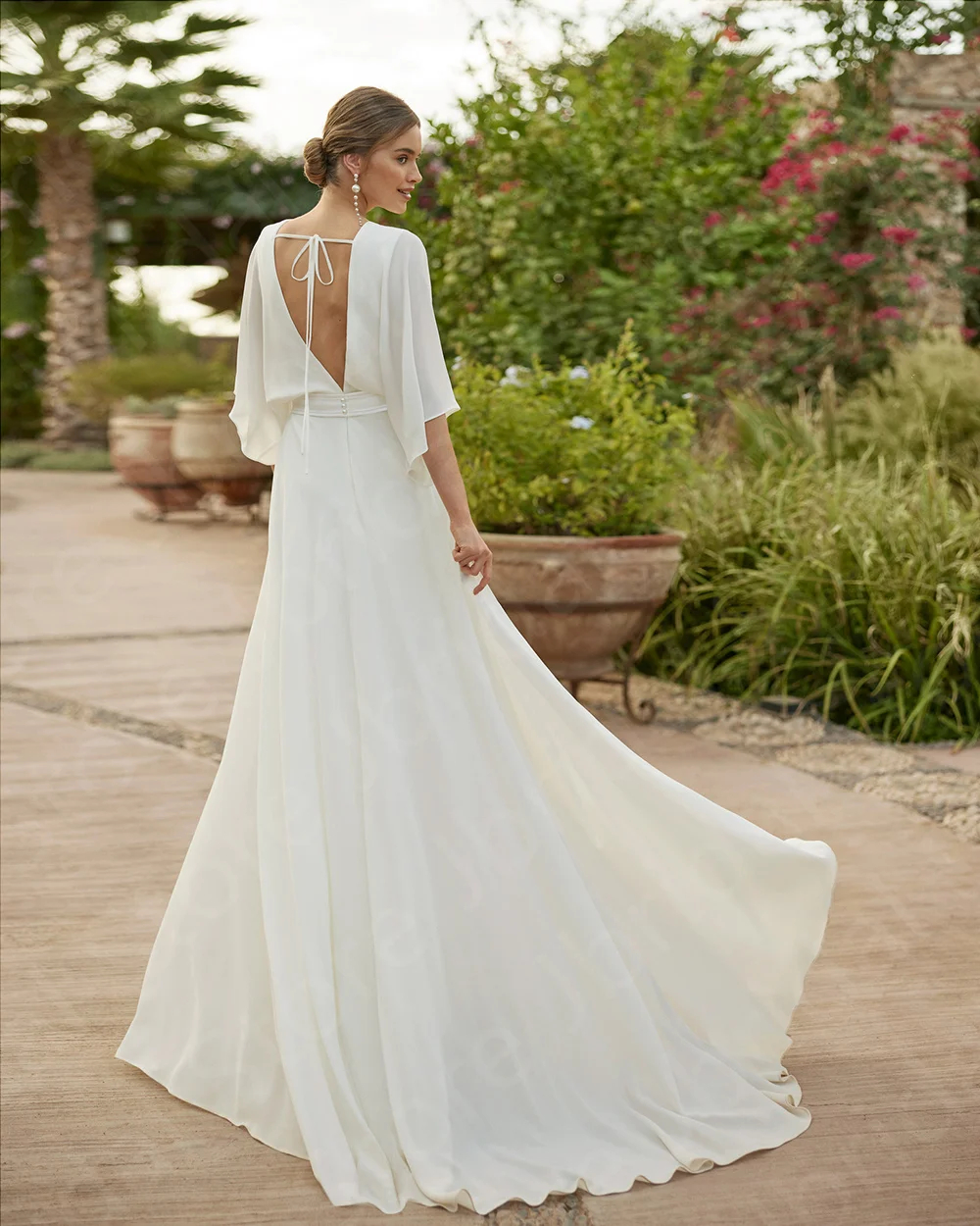 Simple White Chiffon Wedding Dresses Pants Suits Bridal Gowns With Detachable Train V Neckline Bride Jumpsuits 3/4 Long Sleeves Beach Wedding Gown Ope