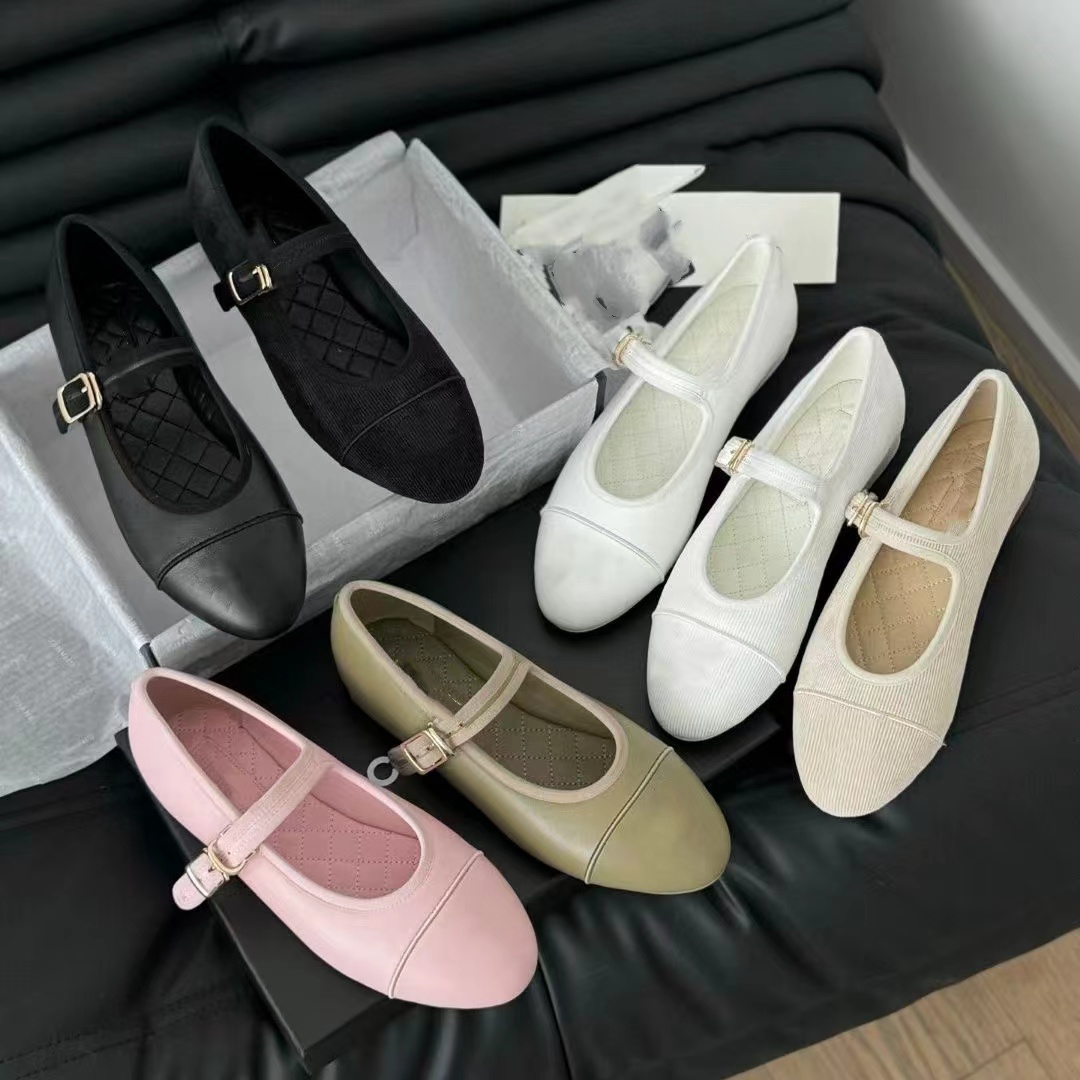 New Quality Round-toe Ballet Flats dress shoes Mary Jane flat strap buckle Leather loafers womens leather outsole Luxury designer heel shoes Black white With box bag