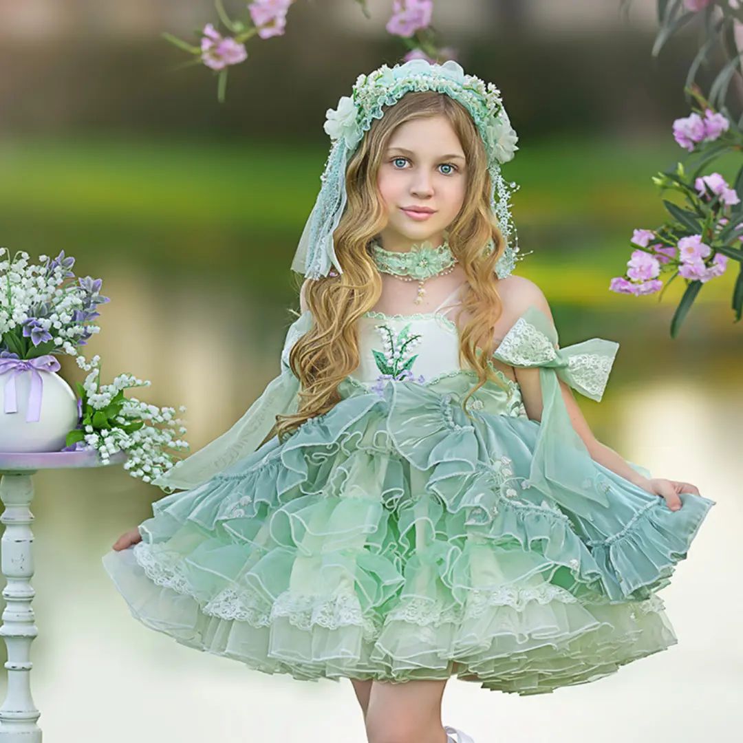 Bohemian wer Girl Dresses For Wedding Ruffled Skirt Toddler Pageant Gowns Beaded Organza Sweep Train First Communion Dress