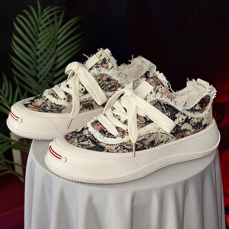 New skateboarding shoes thick bottom shoes breathable spring and summer bread shoes men's casual shoes dissolving board shoes live canvas shoes 2