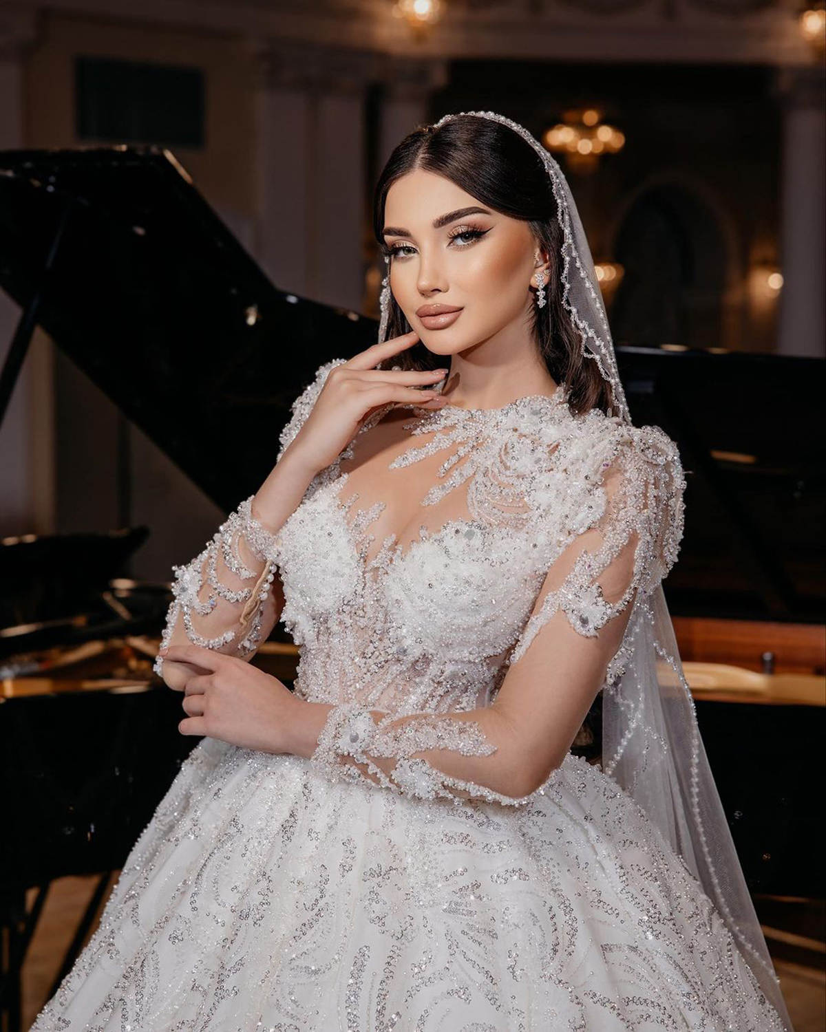 Elegant A Line Women Wedding Dress High Collar Long Sleeves Bridal Gown Sequins Appliques Sweep Train Dresses Custom Made