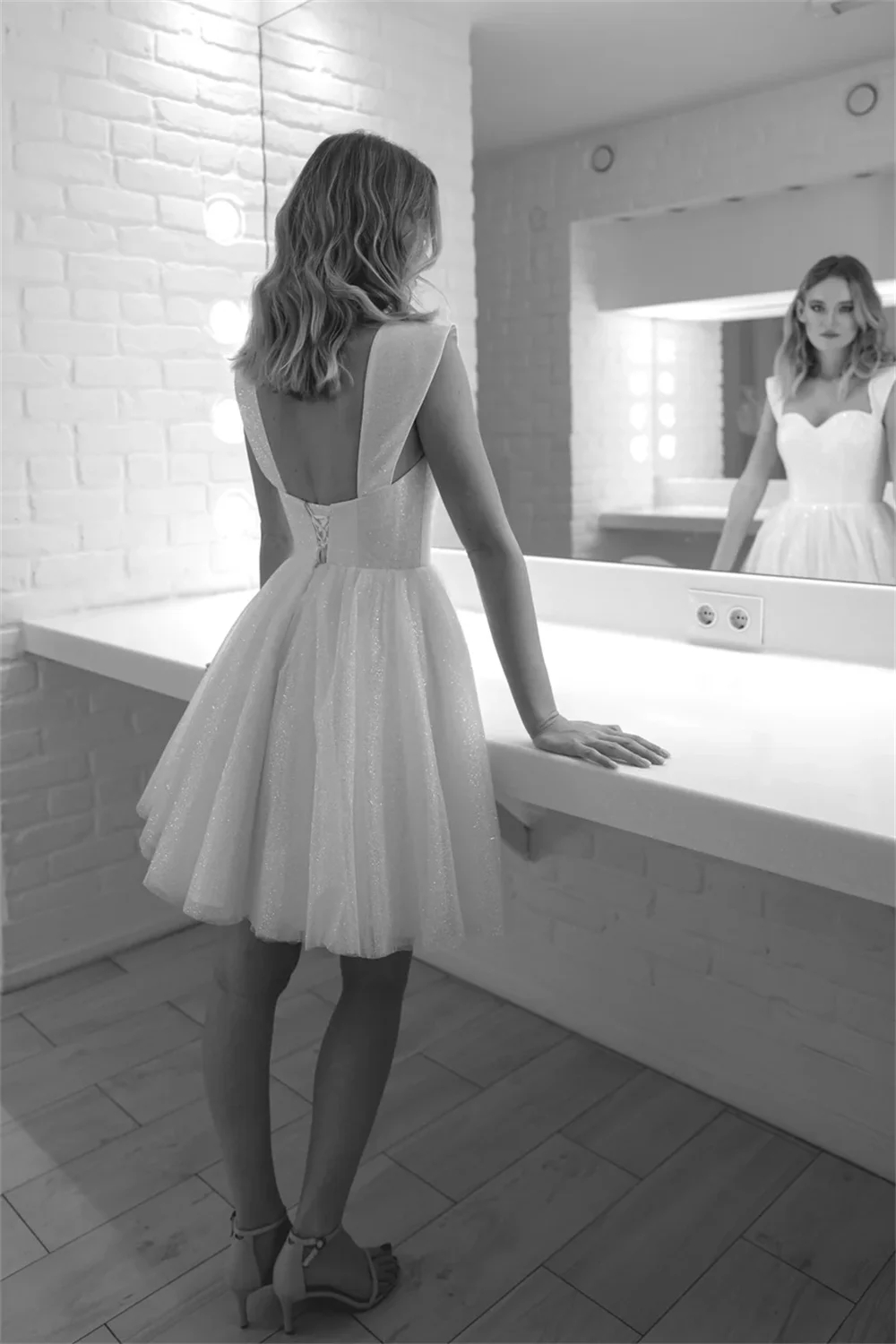 White Glitter Prom Dresses Off the Shoulder A-Line Short vestidos de noche Sequins Tulle Elegant Sleeveless Mini Homecoming Dress Evening Gowns