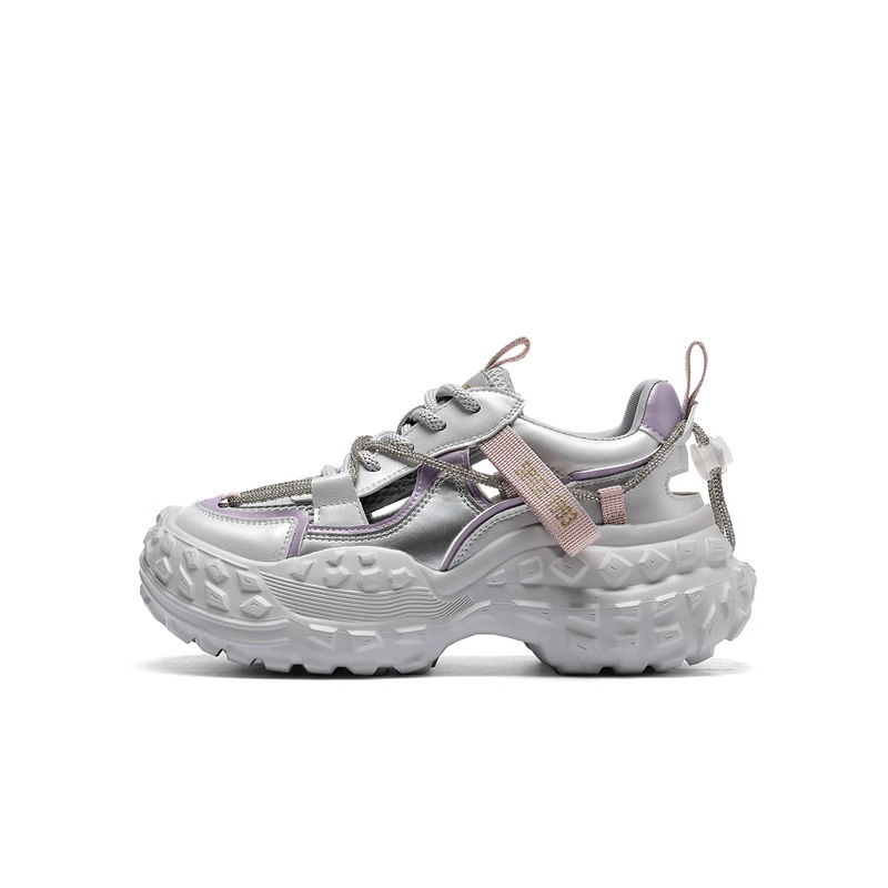 Star with the same European goods pops shoes female 2024 spring new casual sports thick bottom hollow hundred with height increase sandals 323
