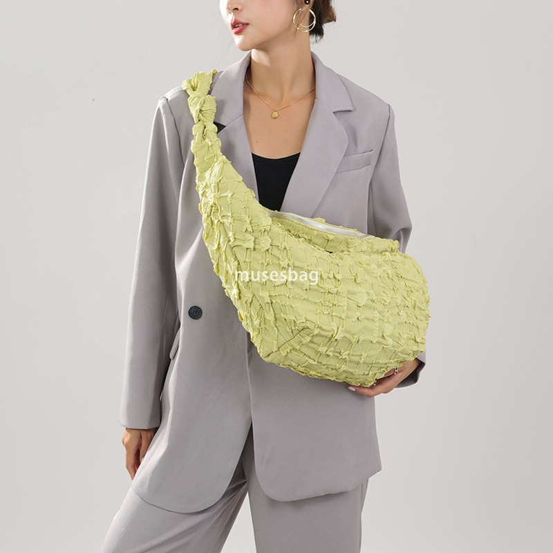 Korean niche design new mesh bubble bag women's Korean version cloud pleated bag casual one shoulder diagonal cross armpit dumpling bag