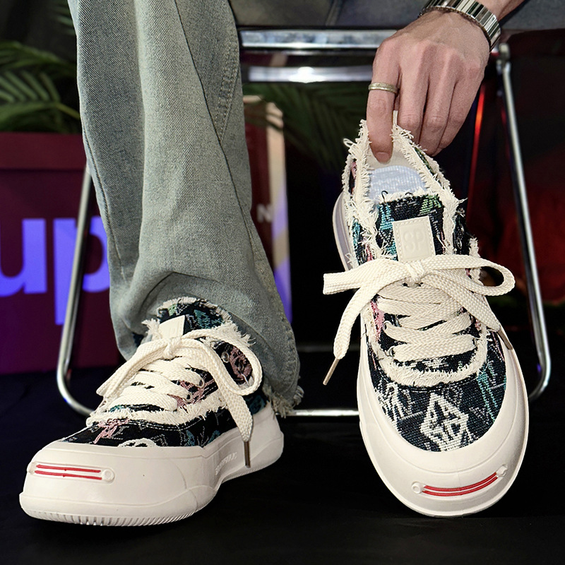 New skateboarding shoes thick bottom shoes breathable spring and summer bread shoes men's casual shoes dissolving board shoes live canvas shoes 2