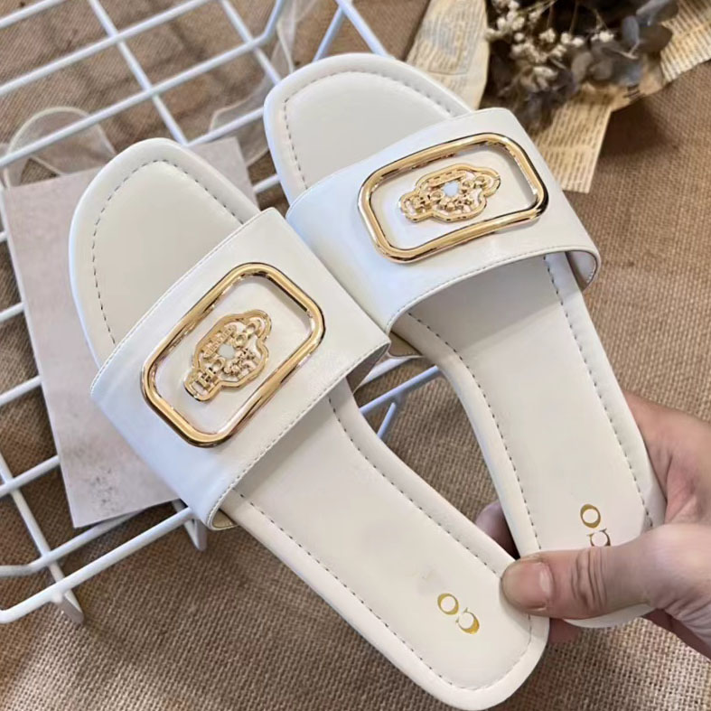 2024SS Designer Women's Summer Beach Wide Flat Women's Sandals Women's Leather Letter Slippers Women's Shoes Metal Women's Luxury High Quality Slippers Sizes 35-42