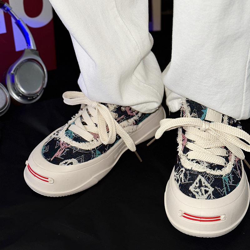 New skateboarding shoes thick bottom shoes breathable spring and summer bread shoes men's casual shoes dissolving board shoes live canvas shoes 2