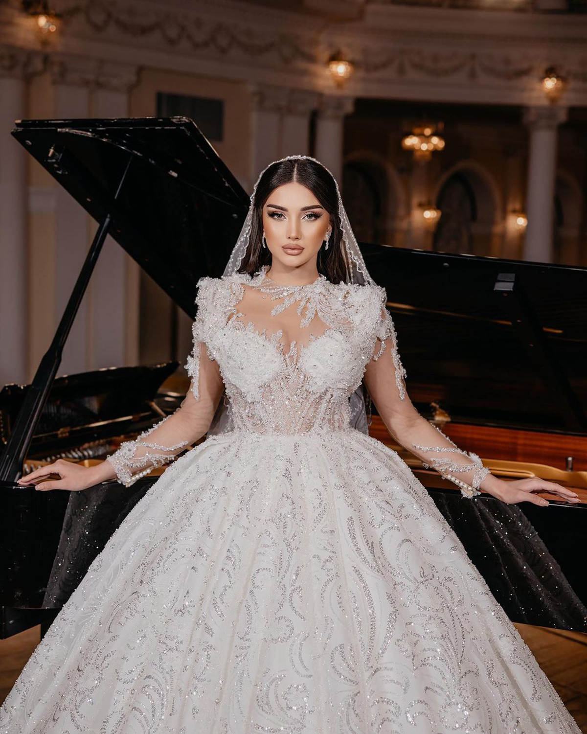 Elegant A Line Women Wedding Dress High Collar Long Sleeves Bridal Gown Sequins Appliques Sweep Train Dresses Custom Made