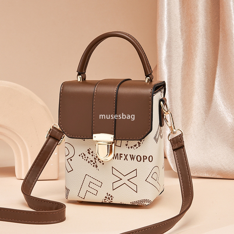 Popular small bags for women's spring and summer new niche design letter printed single shoulder bag internet red mini diagonal cross bag