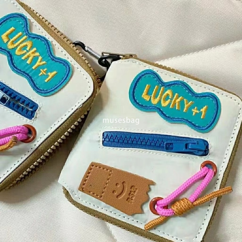 Fashionable women's high-end new Korean version short zipper multi card wallet love niche application practical multi-functional card bag hand-he