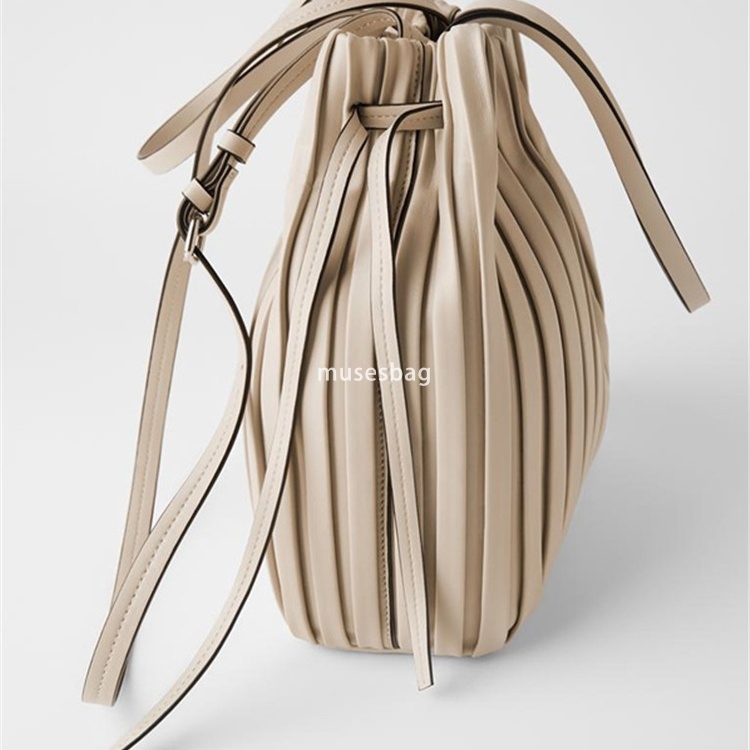 Women's Bag New High Quality Large Capacity Versatile Mini Bucket Bag High Quality Small Pleated Strap Mouth Single Shoulder Crossbody Handbag