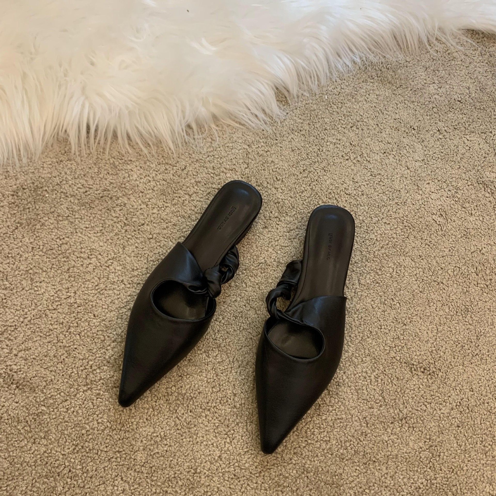 2024 spring new niche design soft-soled semi-toe low-heeled slippers for women to wear French temperament versatile shoes White