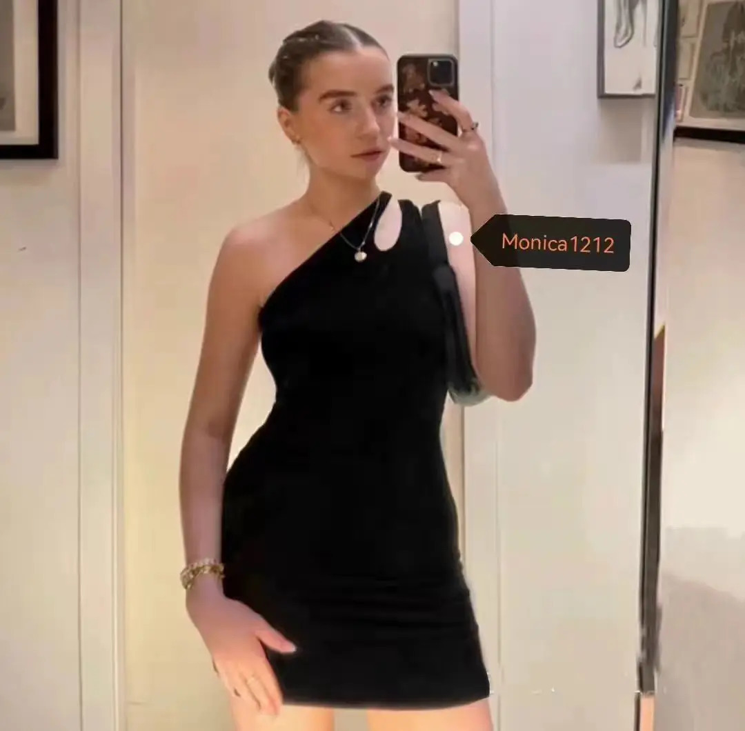 Xue Xues Same Style One line Neck Slanted Shoulder One Shoulder French Dress Slim Fit Wrap Hip Spicy Girl Short Skirt 240627