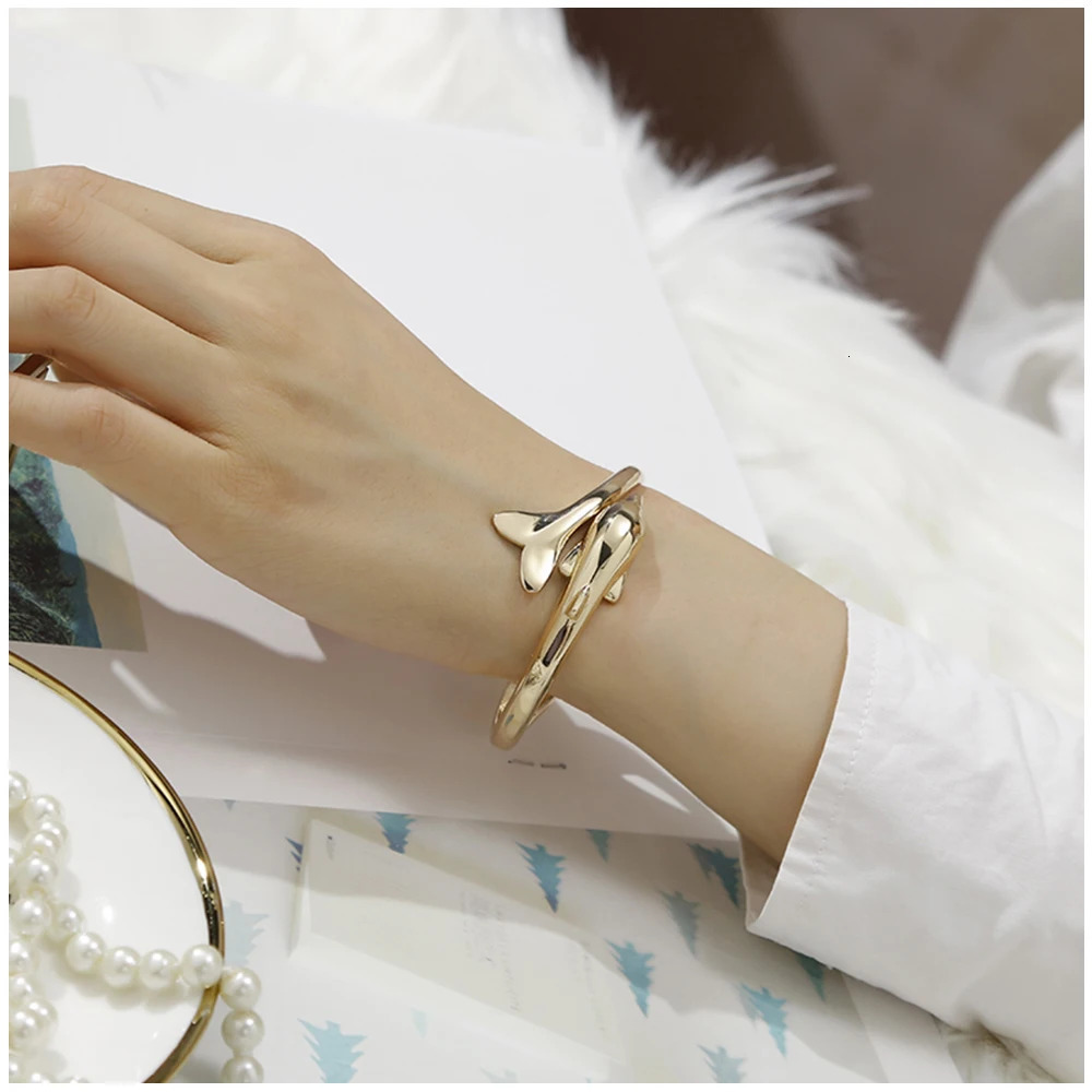 Arrivals Fashion Ladys Jewelry Animal Dolphin Bangle Statement Cuff Bracelets In Gold or Silver Color for Women Enagagement 240626