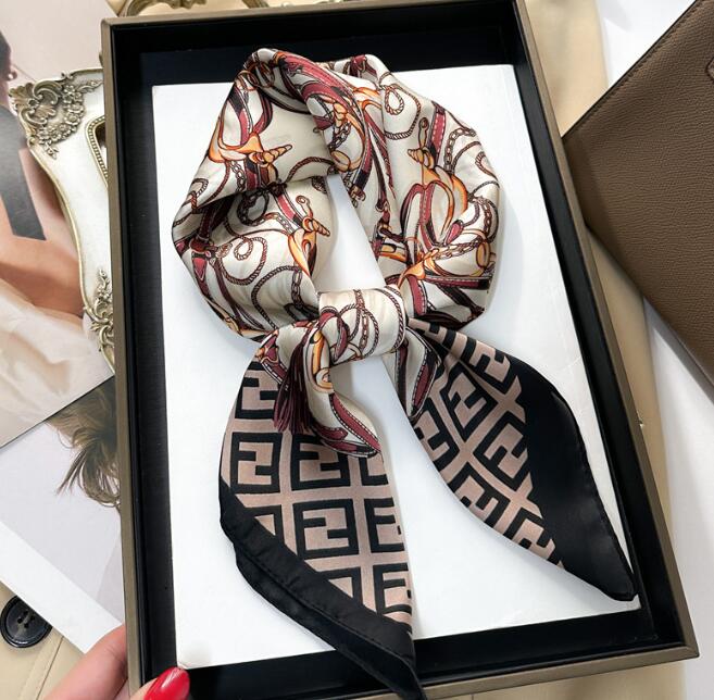 22Style Brand Designer Scarfs Wrap Head Square Silk Twill Pashmina Scarves Easy Shawl Pleated Match Soft Touch Size 70X70cm