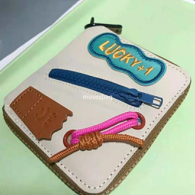 Fashionable women's high-end new Korean version short zipper multi card wallet love niche application practical multi-functional card bag hand-he