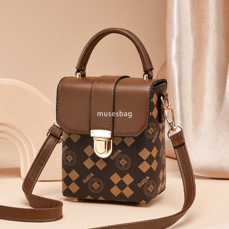Popular small bags for women's spring and summer new niche design letter printed single shoulder bag internet red mini diagonal cross bag